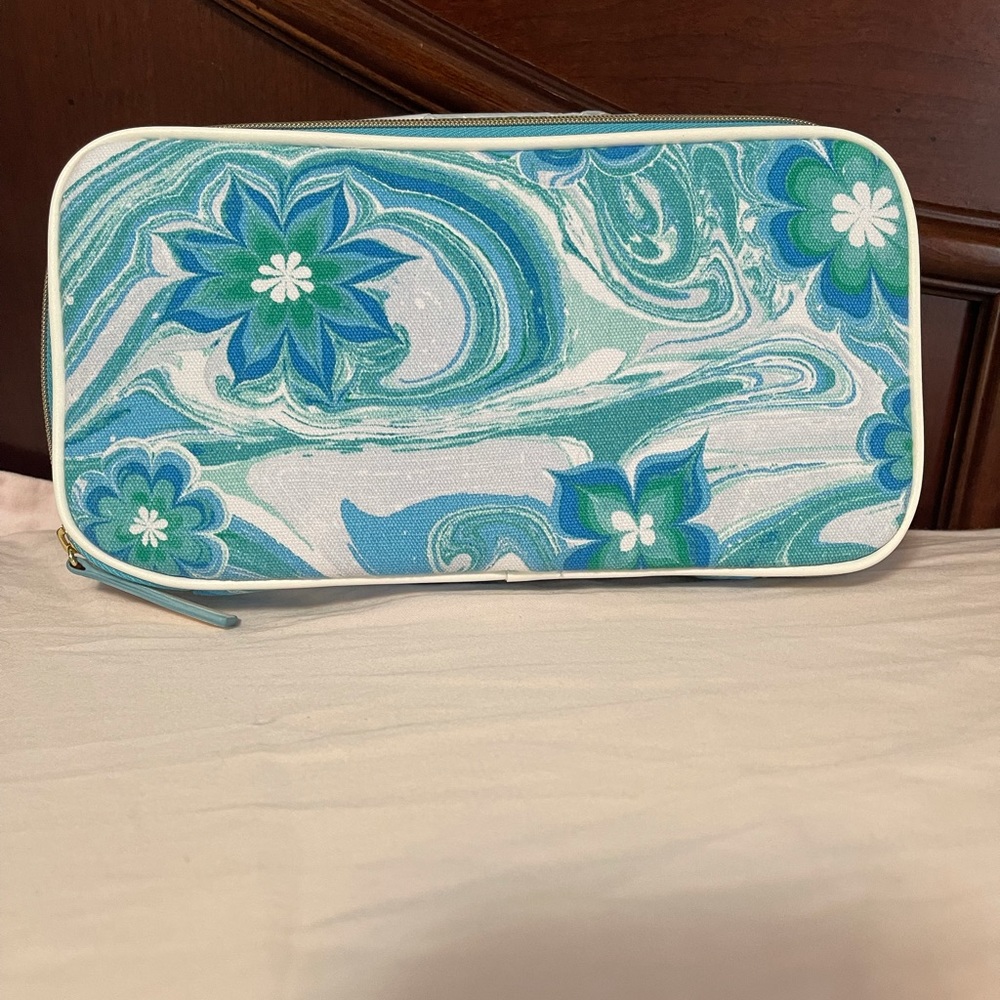 Estee Lauder cosmetic bag nwt